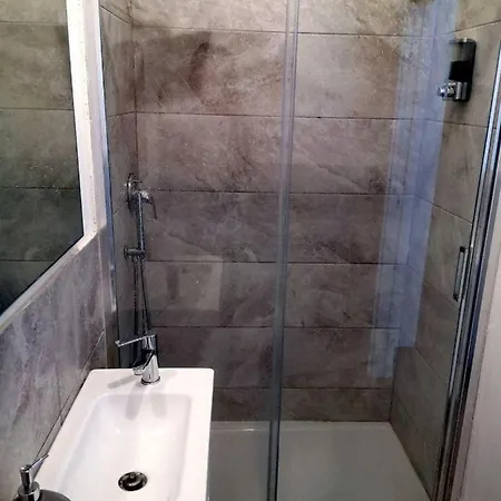 E Bagno Privato A 3 Minuti Dalla Stazione Alojamento de Acomodação e Pequeno-almoço Bolonha