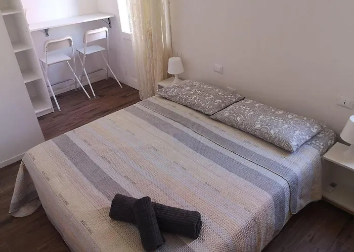 Bed & Breakfast E Bagno Privato A 3 Minuti Dalla Stazione 3*